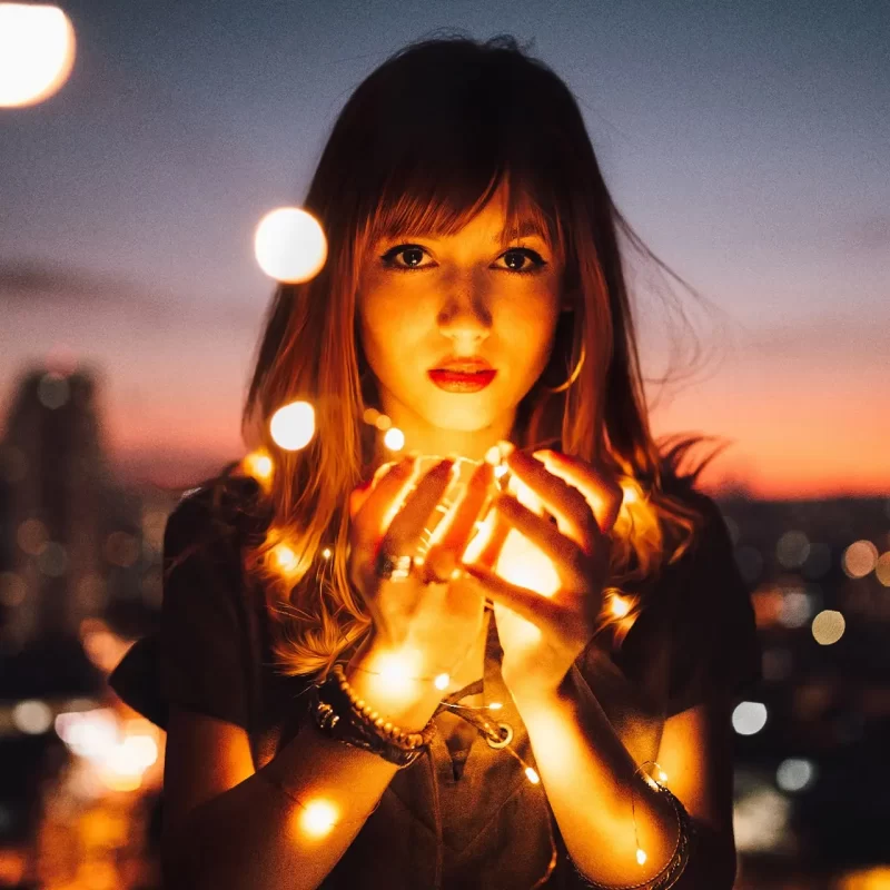 16-min The girl with Light