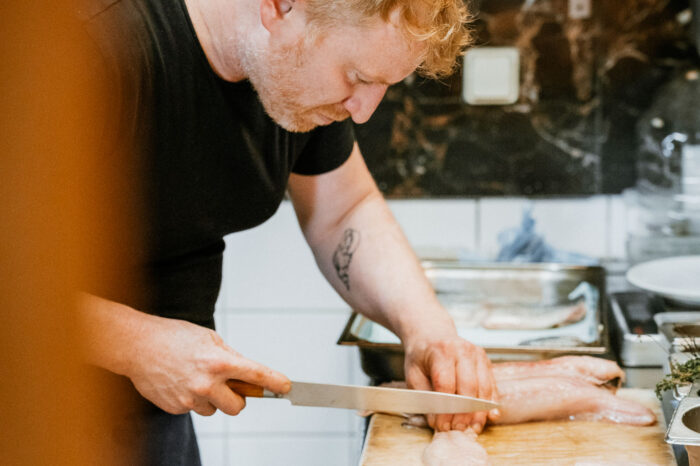 restaurant de cherbourg dans le cotentin le chef brice moncuit cuisine du poisson. j'ai fait un portrait de lui